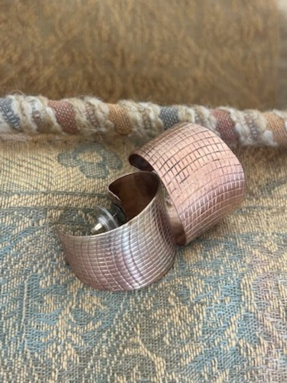 WIDE TEXTURED COPPER Hoop Vintage EARRINGS - Picture 7 of 9